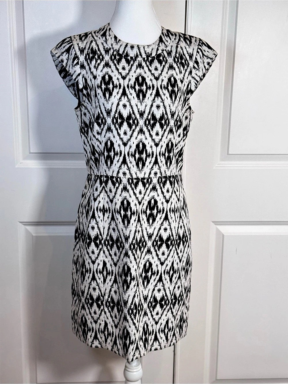 Theory Dress 8 Black Ivory Ikat Jacquard Sheath Orinthia Office Career Classic
